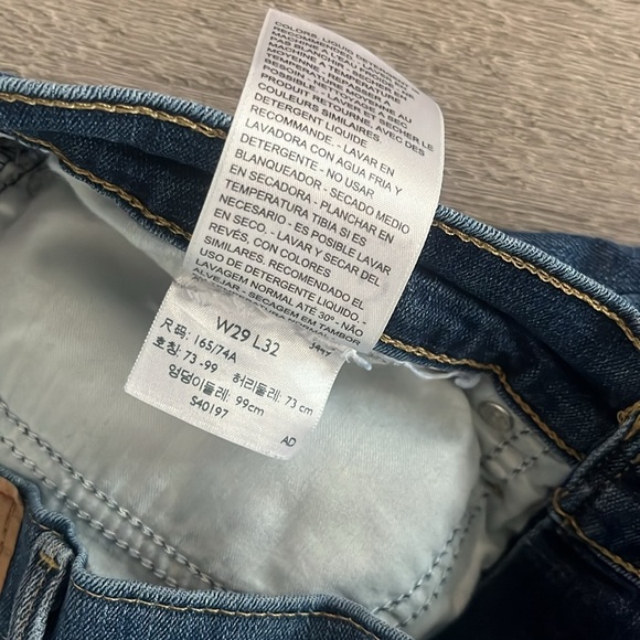 LEVI'S® 314 SHAPING STRAIGHT JEANS size 29 - Picture 6 of 7